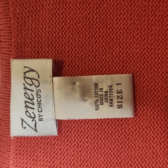 🎅Chico's Zenergy Pink V-Neck Sweater with Button Accents & Hood Size 1 - Picture 2 of 6